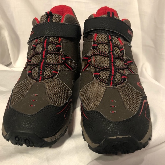 boys trail shoes